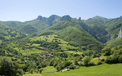 Cantabria mountains: the view from Cucayo village