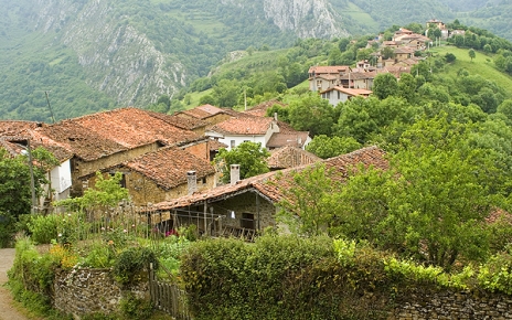 Small village in Ponga Natural Park