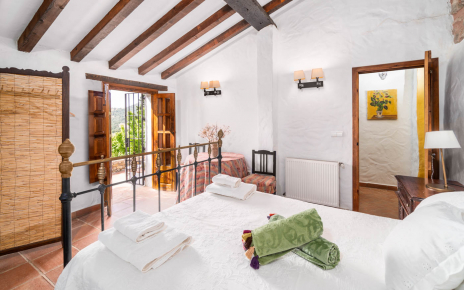 Habitación con cama doble