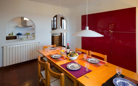 Dining table seats 6 comfortably